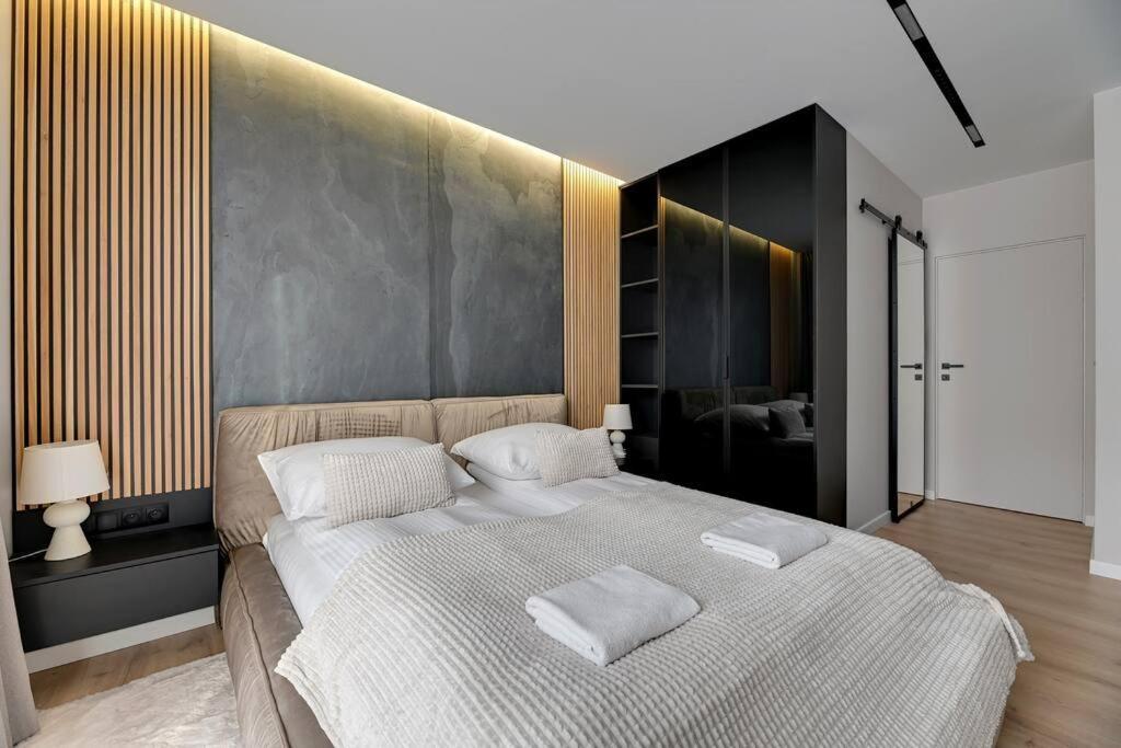 Zajezdnia Wrzeszcz 2 By Grand Apartments Gdansk Bagian luar foto